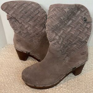 UGG Lynnea Arroyo Boots Tan Woven Suede Studded Clog Heel Size 6